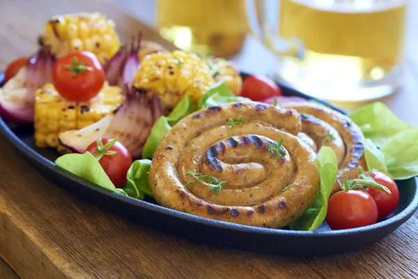 Saucisses grillées aux légumes — Photo