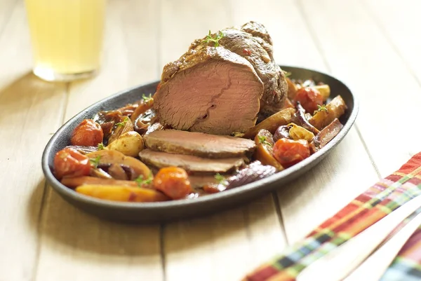 Viande de veau cuite aux légumes — Photo