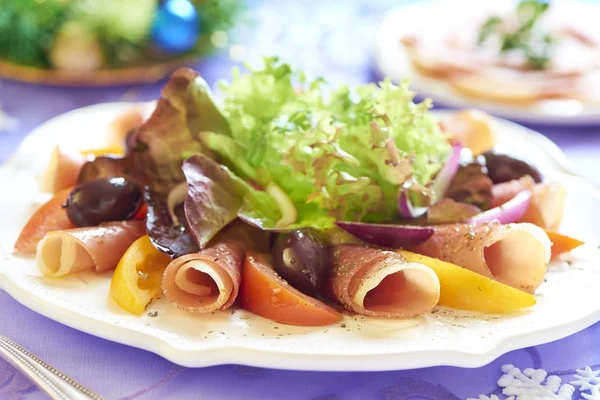 Holiday salad with prosciutto and tomatoes — Stock Photo, Image