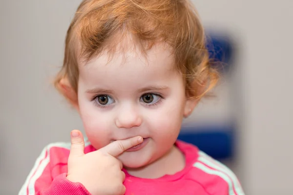 Feliz niña linda — Foto de Stock