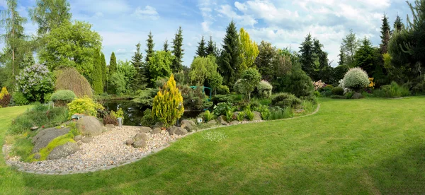 Hermoso diseño de jardín de primavera — Foto de Stock