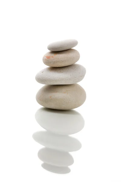 Balancing zen stenen geïsoleerd — Stockfoto