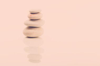 zen taşlar izole Dengeleme