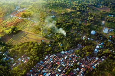 uçaktan Manado kenti