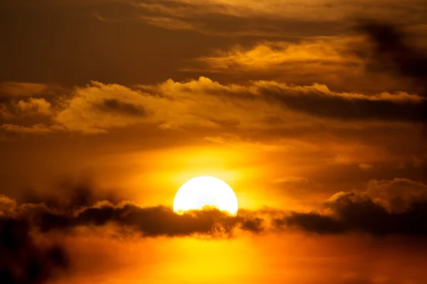 Západ slunce mraky nad mraky — Stock fotografie