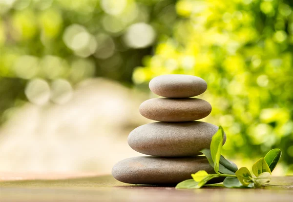 Montón de piedras de equilibrio al aire libre —  Fotos de Stock