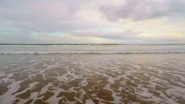 Playa de Kuta en Bali Indonesia — Vídeos de Stock