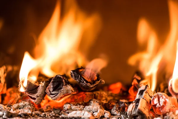 Vlam in een open haard — Stockfoto