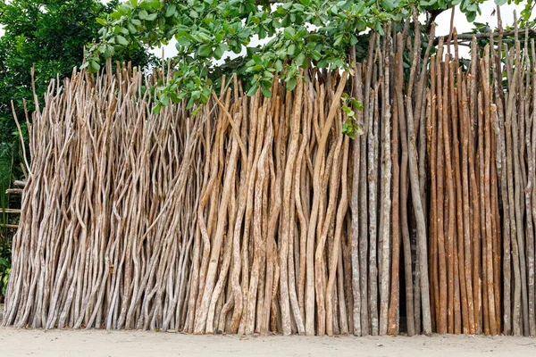 Dřevěné Tyče Tyče Používají Pro Stavbu Domu Madagaskarské Venkově Maroantsetra — Stock fotografie