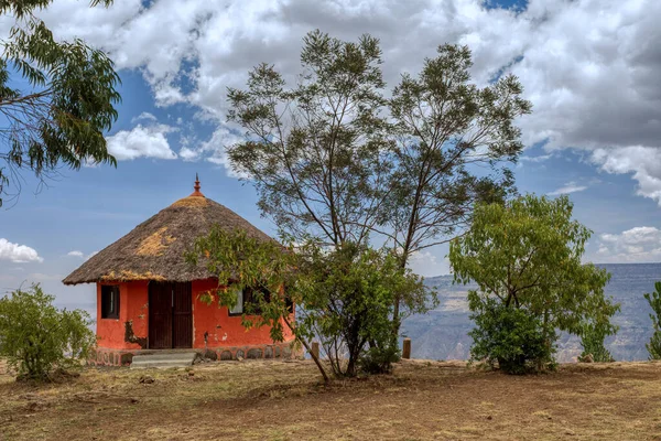 Όμορφο Χρωματιστό Παραδοσιακό Σπίτι Αιθιοπίας Που Βρίσκεται Στο Ορεινό Τοπίο — Φωτογραφία Αρχείου