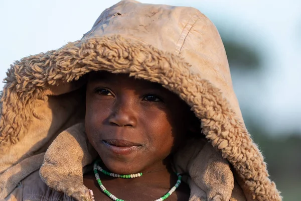 Namibia Omusati Region Maj Afrikansk Flicka Tidig Kall Morgon Vägen — Stockfoto