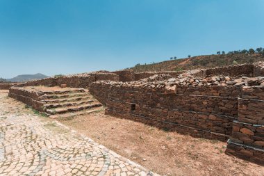 Dungur, ya da Dungur 'dan Addi Kilte, Aksum, Etiyopya' da önemli bir malikanenin kalıntıları - Kraliçe Sheba 'nın sarayı, Etiyopya' nın Axum şehrindeki Aksum medeniyeti. UNESCO dünya mirası sahasında arkeoloji