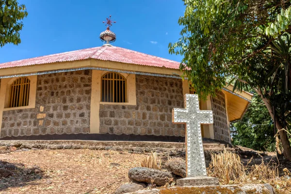 Cruz Cristã Religiosa Atrás Mosteiro Unesco Entos Eyesu Situado Pequena — Fotografia de Stock