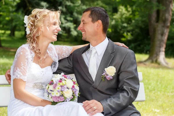 Beautiful young wedding couple — Stock Photo, Image