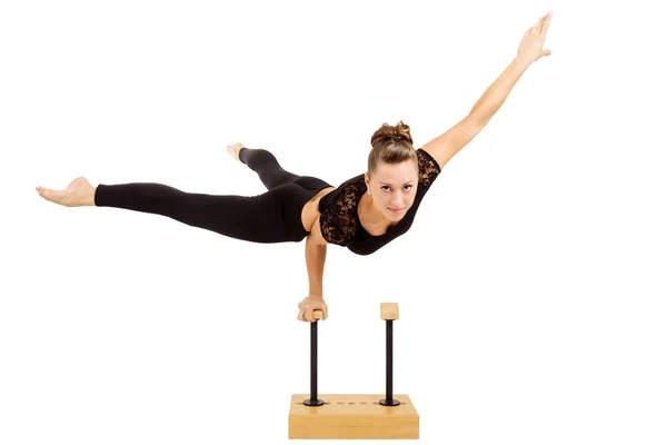 Joven gimnasta profesional mujer — Foto de Stock