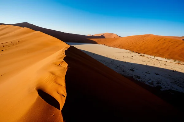 Písečné duny v sossusvlei, Namibie — Stock fotografie