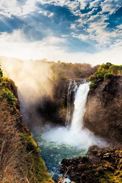 De Victoria falls met dramatische hemel — Stockfoto