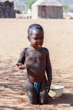 Kimliği belirsiz çocuk Himba kabilesi Namibya