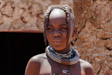 Kimliği belirsiz çocuk Himba kabilesi Namibya