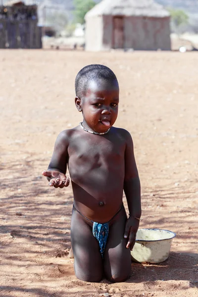 Unidentified child Himba tribe in Namibia — Stock Photo, Image