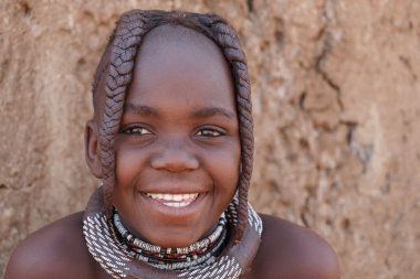 Kimliği belirsiz çocuk Himba kabilesi Namibya