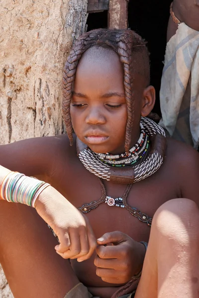 Неопознанное племя Химба в Намибии — стоковое фото
