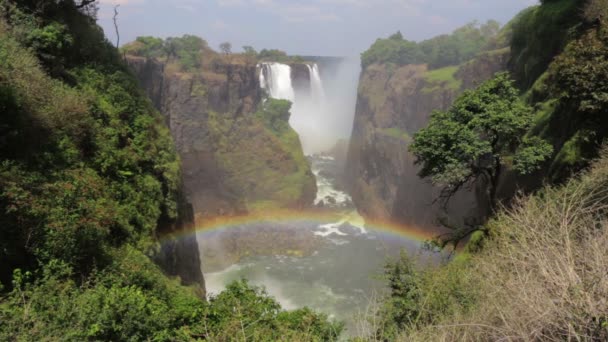 De Victoria falls met mist van water — Stockvideo