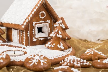 Tatil Gingerbread house beyaz.