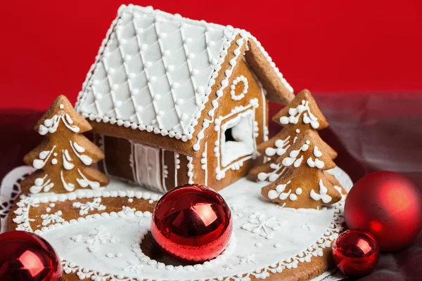 Kırmızı tatil Gingerbread ev. — Stok fotoğraf