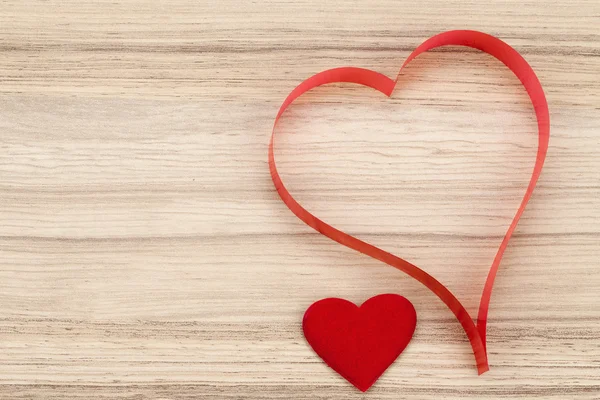 Valentine's paper hearts on a wooden background — Stock Photo, Image