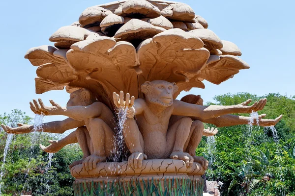 Gigantic monkey statues on fountain in famous Lost City — Stock Photo, Image