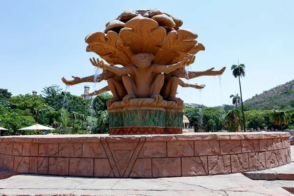 Gigantic monkey statues on fountain in famous Lost City — Stock Photo, Image