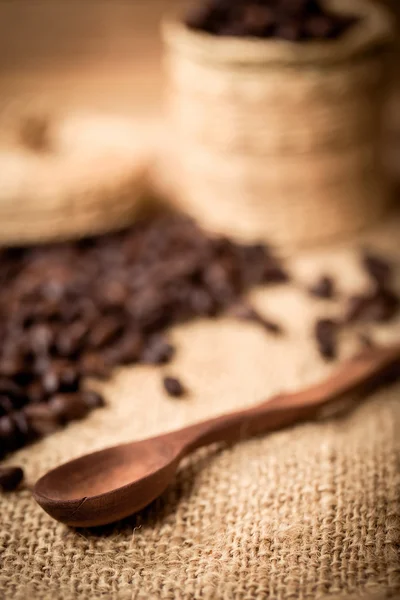 Pile of fresh and bio aromatic coffee beans and spoon — Stock Photo, Image