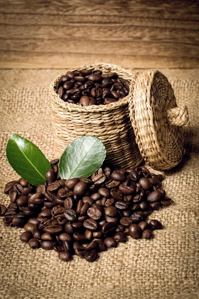 Pile of fresh beans and green leaves and spoon in jar — Stock Photo, Image