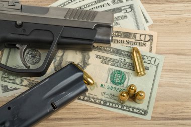 Silahı bize Doları banknot kurşunla
