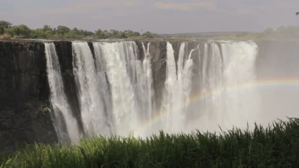 Οι καταρράκτες Victoria falls με ομίχλη από νερό — Αρχείο Βίντεο