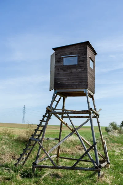 Assento alto dos caçadores de madeira, torre de caça — Fotografia de Stock