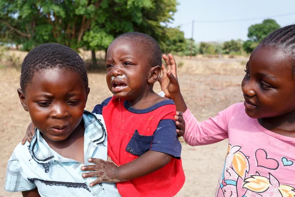 Bambini namibiani sporchi e poveri — Foto Stock