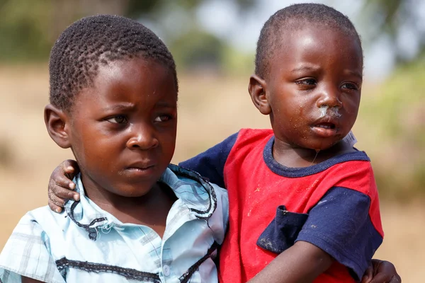 Bambini namibiani sporchi e poveri — Foto Stock