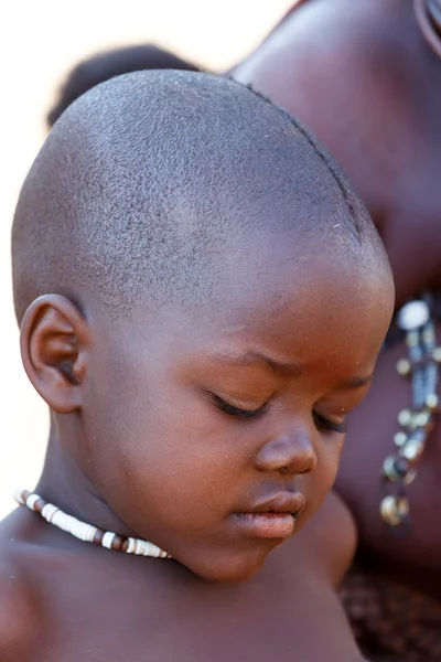 Unidentified child Himba tribe in Namibia — Stock Photo, Image