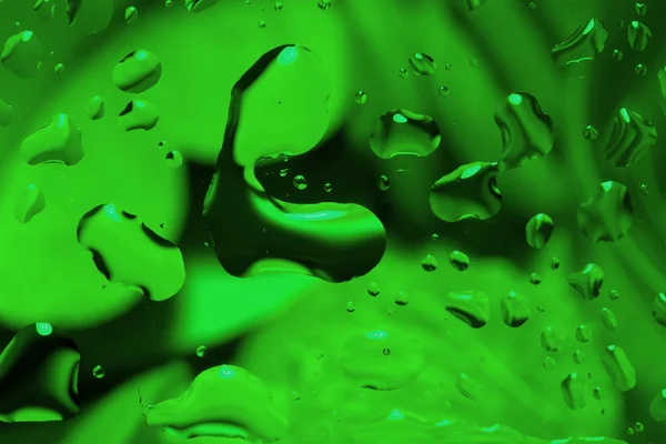 Kapky na zeleném pozadí abstraktní s vodou — Stock fotografie