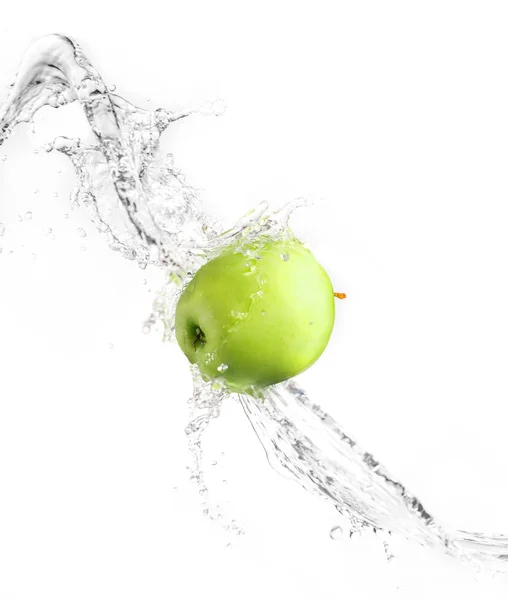 Manzana verde con agua salpicada, aislada —  Fotos de Stock
