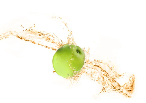 Manzana verde con agua salpicada, aislada —  Fotos de Stock