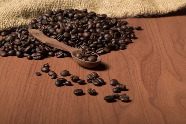 Pile of fresh and bio aromatic coffee beans and spoon — Stock Photo, Image