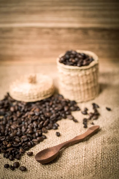 Pile of fresh and bio aromatic coffee beans and spoon — Stock Photo, Image