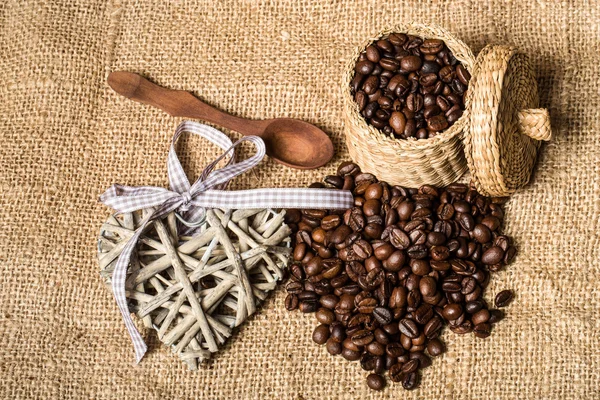 Pile of fresh coffee beans, heart — Stock Photo, Image