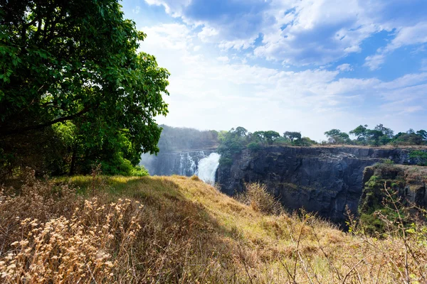 De Victoria falls met mist van water — Stockfoto