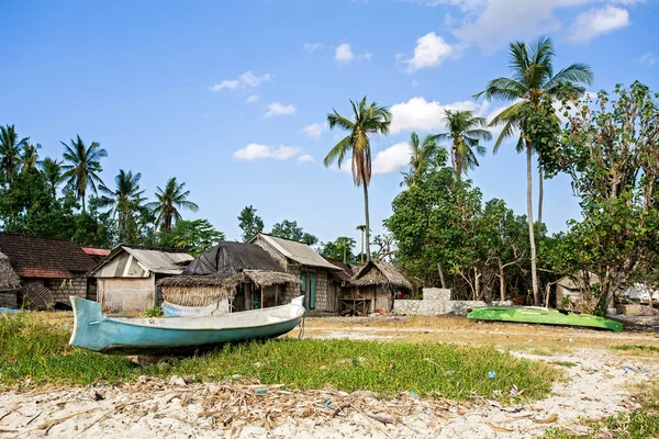 Casa indonesiana - capanna sulla spiaggia — Foto Stock
