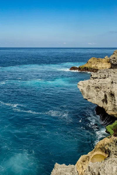 Linia brzegowa w Nusa Penida island — Zdjęcie stockowe