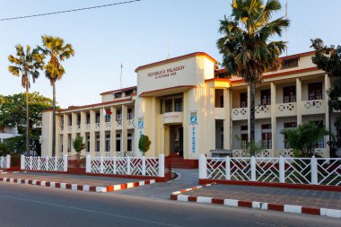 Toamasina, Madagaskar - 21 Ekim 2025: Tamatave 'deki Bölgesel İdare Binası, REPOBLIKA MALAGASY 14 Ekim 1958, ulusal tarihin bir sembolü..